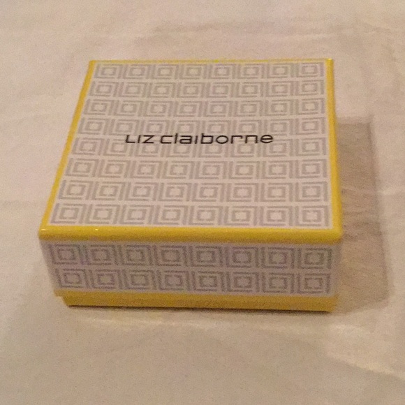 🌹NWT Just So Gorgeous Fun Rhinestone Earrings🌹 - Picture 4 of 4